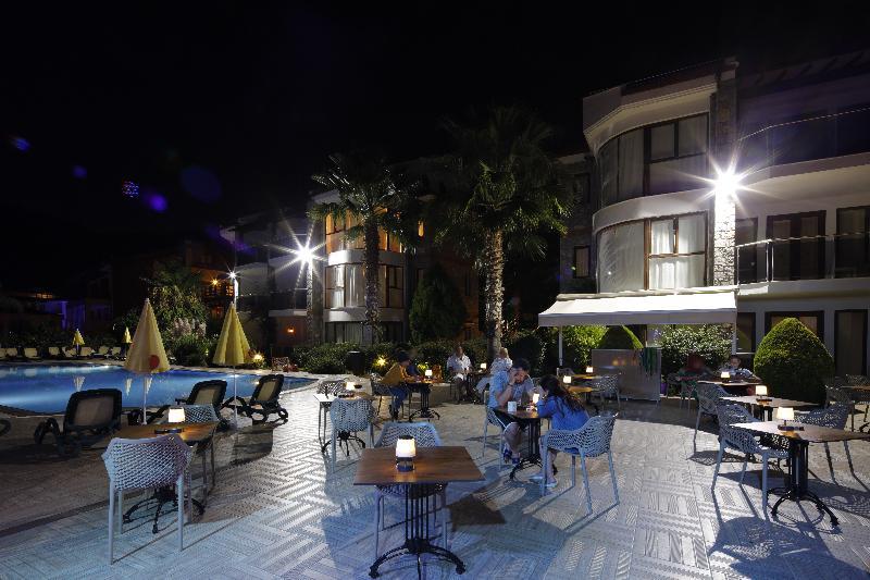 אולודניץ Golden Life Heights Deluxe Suite Hotel - Adult Only מראה חיצוני תמונה